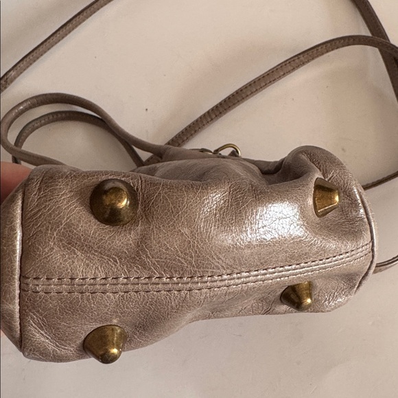 Hobo International Taupe Leather Top Handle Kisslock Snap Mini Crossbody Strap - Picture 5 of 8